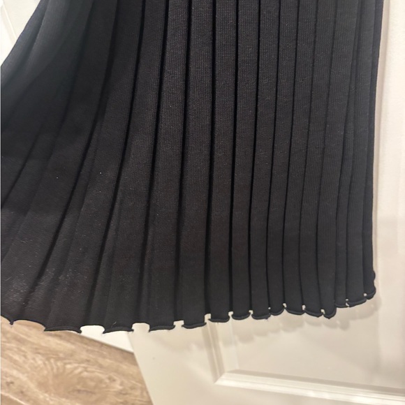 Dissh Ribbed Knit Maxi Dress | Black | Long Sleeve | V-Neck - Picture 9 of 11